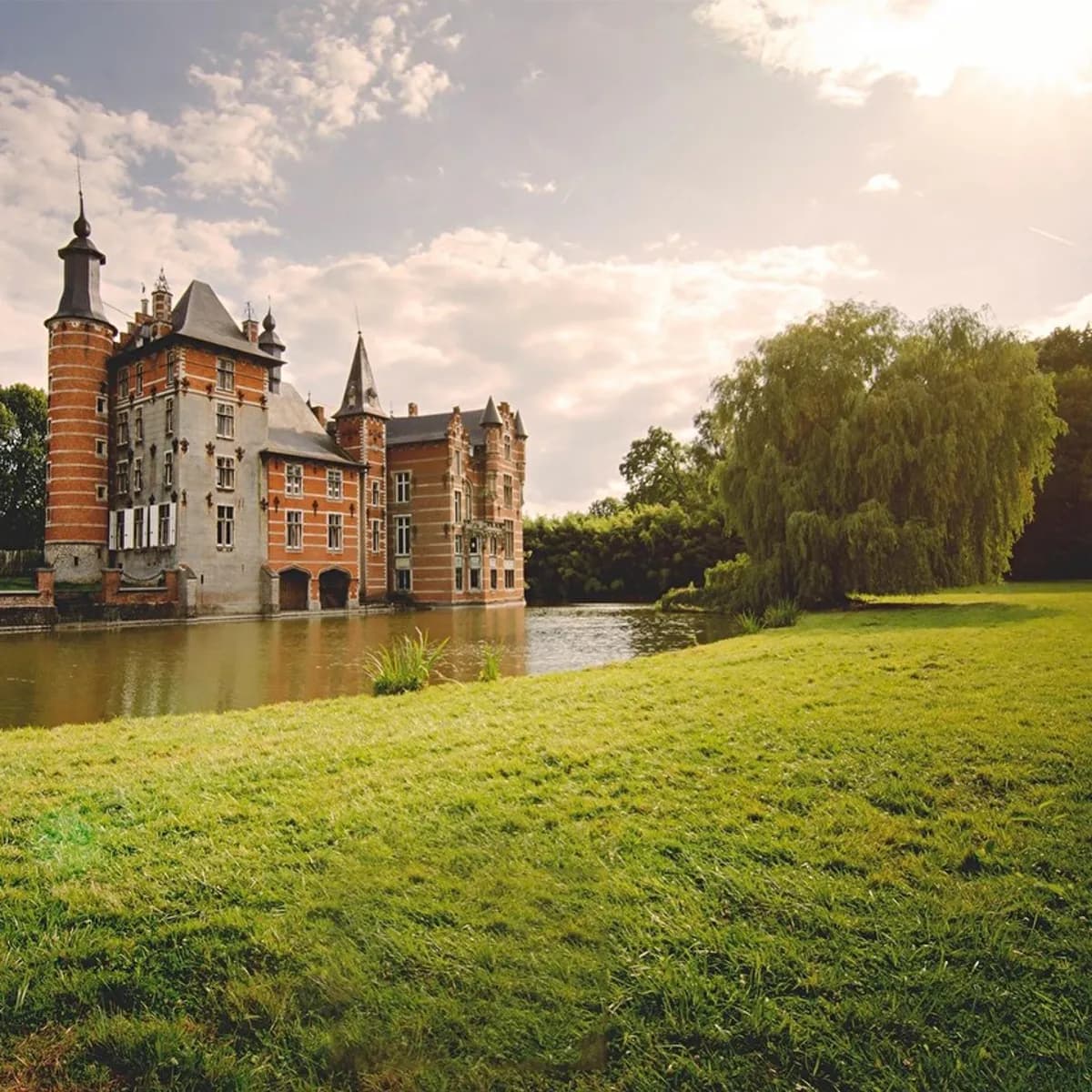 Landelijk Vlaanderen maakt studie over aan Vlaams minister van Omgeving Jo Brouns op domein ’s Gravenkasteel